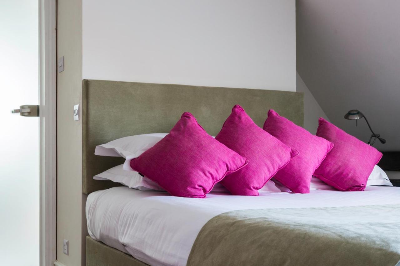 The Bell Inn Hotel Horndon-on-the-Hill Bagian luar foto