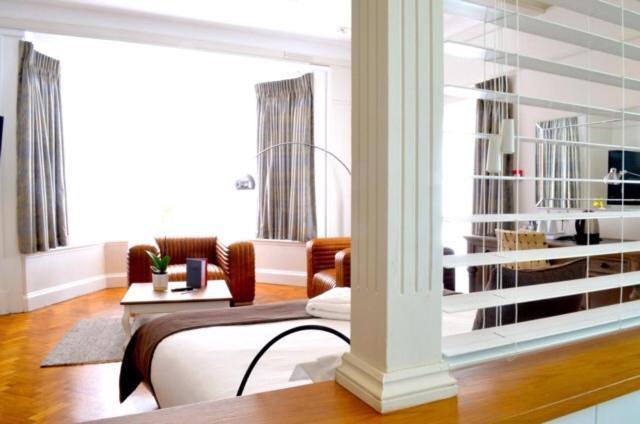 The Bell Inn Hotel Horndon-on-the-Hill Bagian luar foto