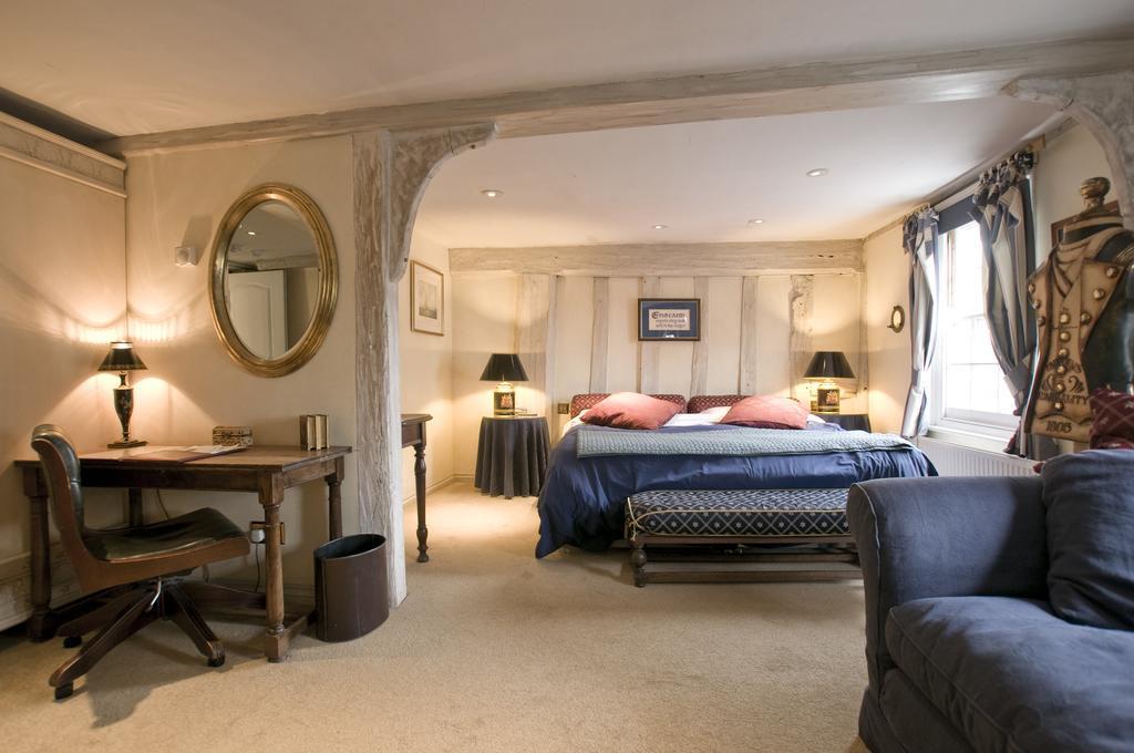 The Bell Inn Hotel Horndon-on-the-Hill Ruang foto