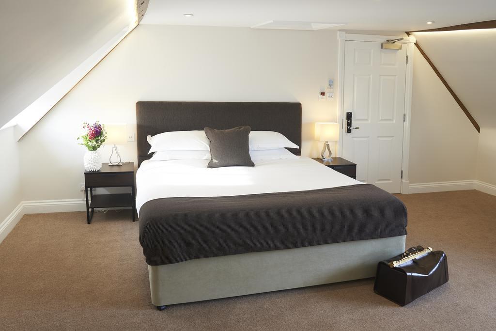 The Bell Inn Hotel Horndon-on-the-Hill Ruang foto
