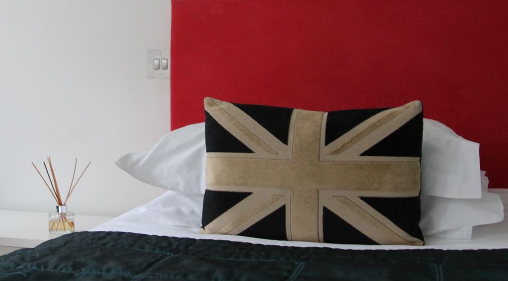 The Bell Inn Hotel Horndon-on-the-Hill Ruang foto