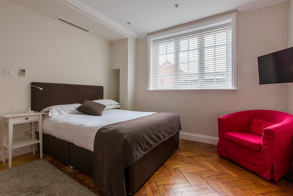 The Bell Inn Hotel Horndon-on-the-Hill Bagian luar foto