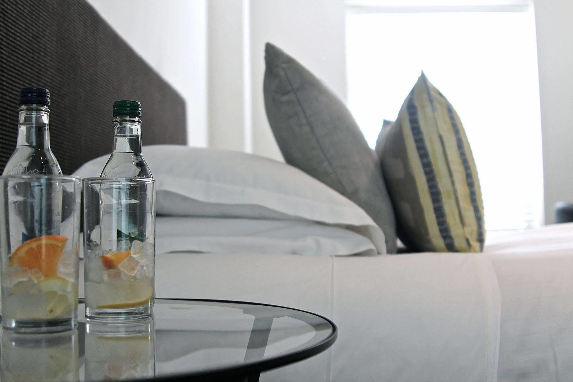 The Bell Inn Hotel Horndon-on-the-Hill Bagian luar foto