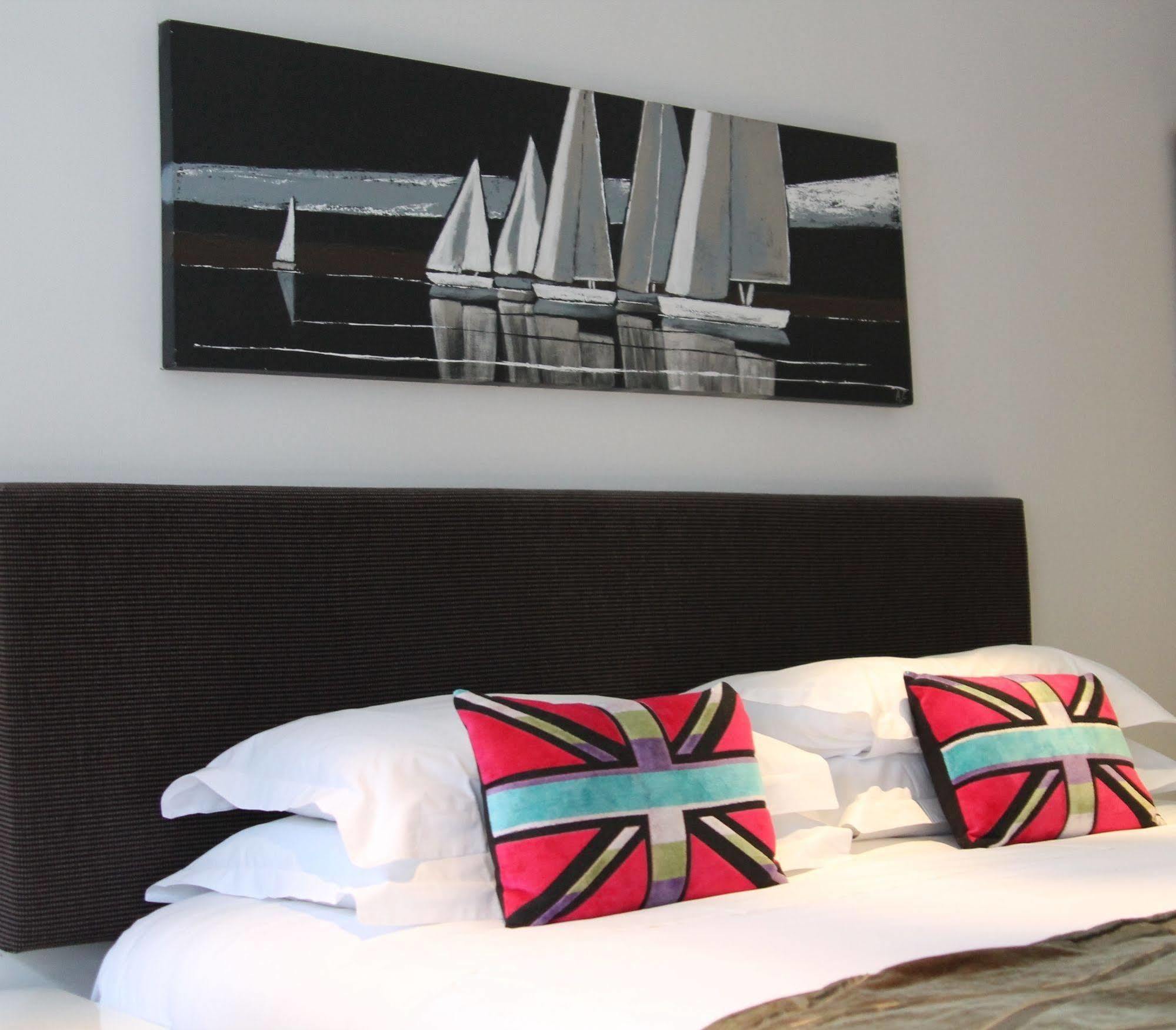 The Bell Inn Hotel Horndon-on-the-Hill Bagian luar foto