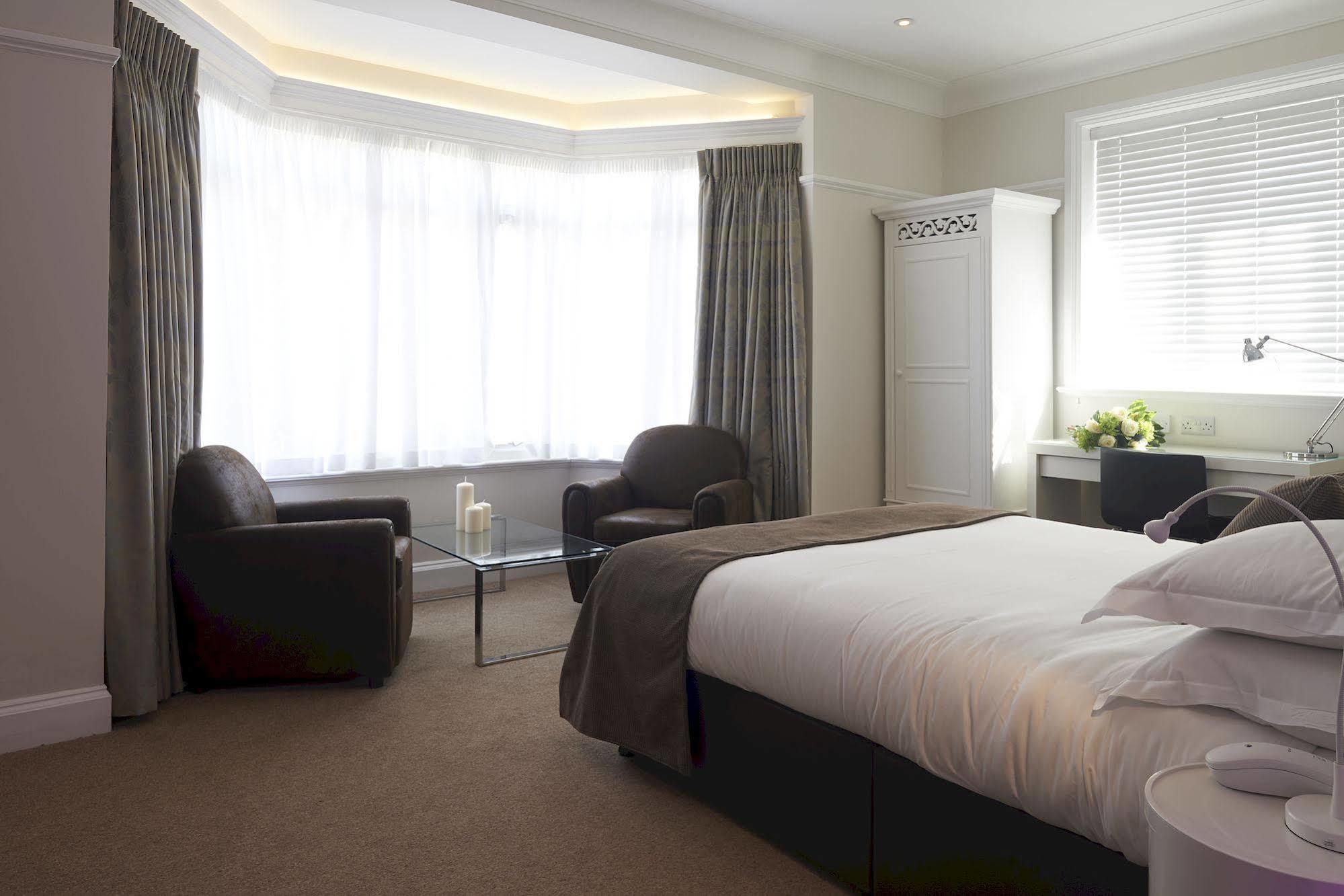 The Bell Inn Hotel Horndon-on-the-Hill Bagian luar foto