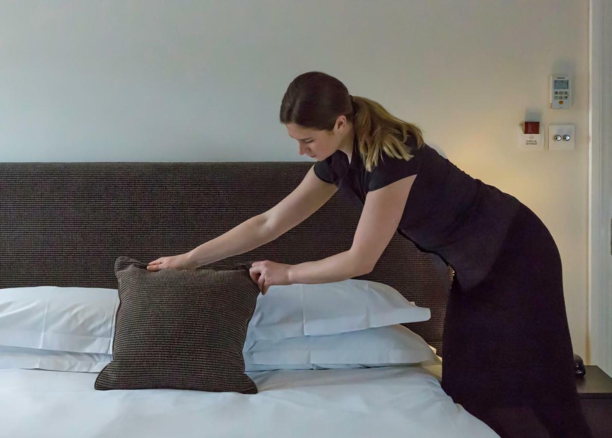 The Bell Inn Hotel Horndon-on-the-Hill Bagian luar foto