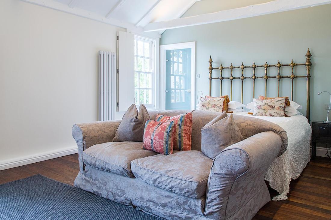 The Bell Inn Hotel Horndon-on-the-Hill Bagian luar foto